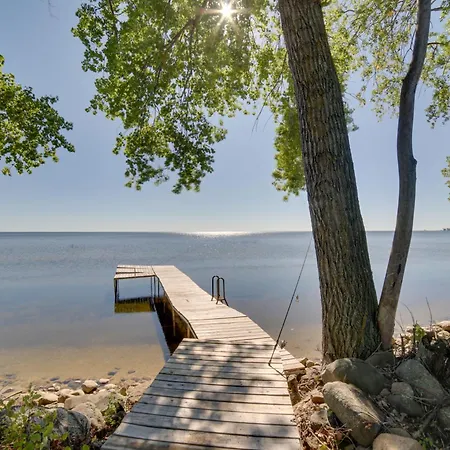 Cozy Cottage With 600 Of Green Bay Frontage And Dock!